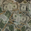 Wat is het vermogen van Ali B? Alles over zijn geld, inkomsten en bezittingen