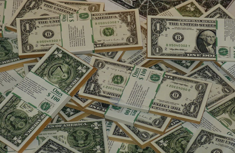 Wat is het vermogen van Ali B? Alles over zijn geld, inkomsten en bezittingen
