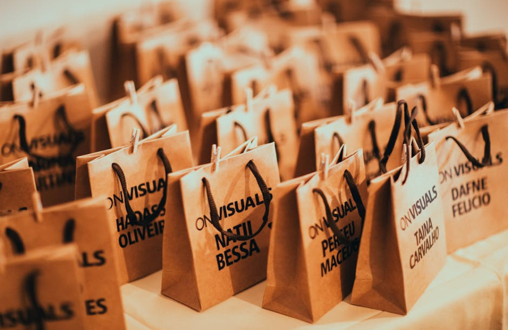 4 voordelen van samenwerken met een drukkerij Leiden voor relatiegeschenken