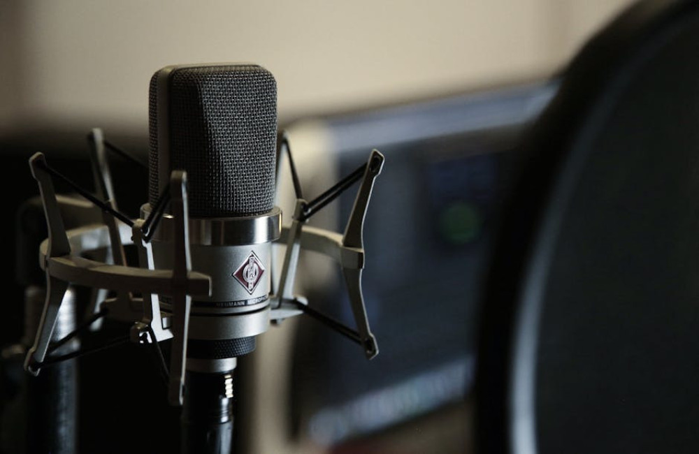 Voice-overs boeken, mét of zonder stemmenbureau?