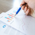 hoe bouw je een financiële buffer op zonder hoge risico's te nemen?